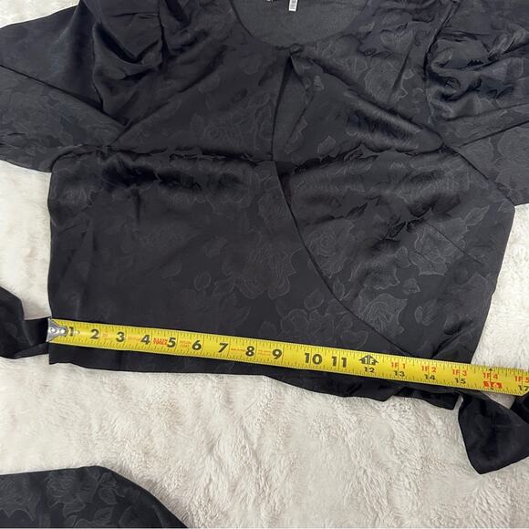 WAYF Size M Black Floral Jacquard Elegant Silky Cropped Classic Wrap Top Date - Picture 11 of 11